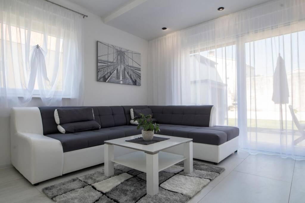 Holiday House Gavran فوديس المظهر الخارجي الصورة